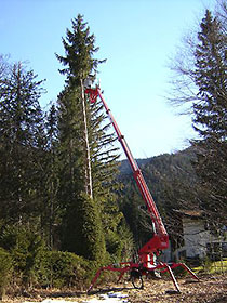 Raupen-Hebebühne Teupen Leo 23 H Spezial im Einsatz