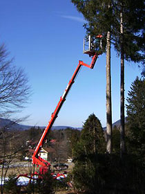 Raupen-Hebebühne Teupen Leo 23 H Spezial im Einsatz